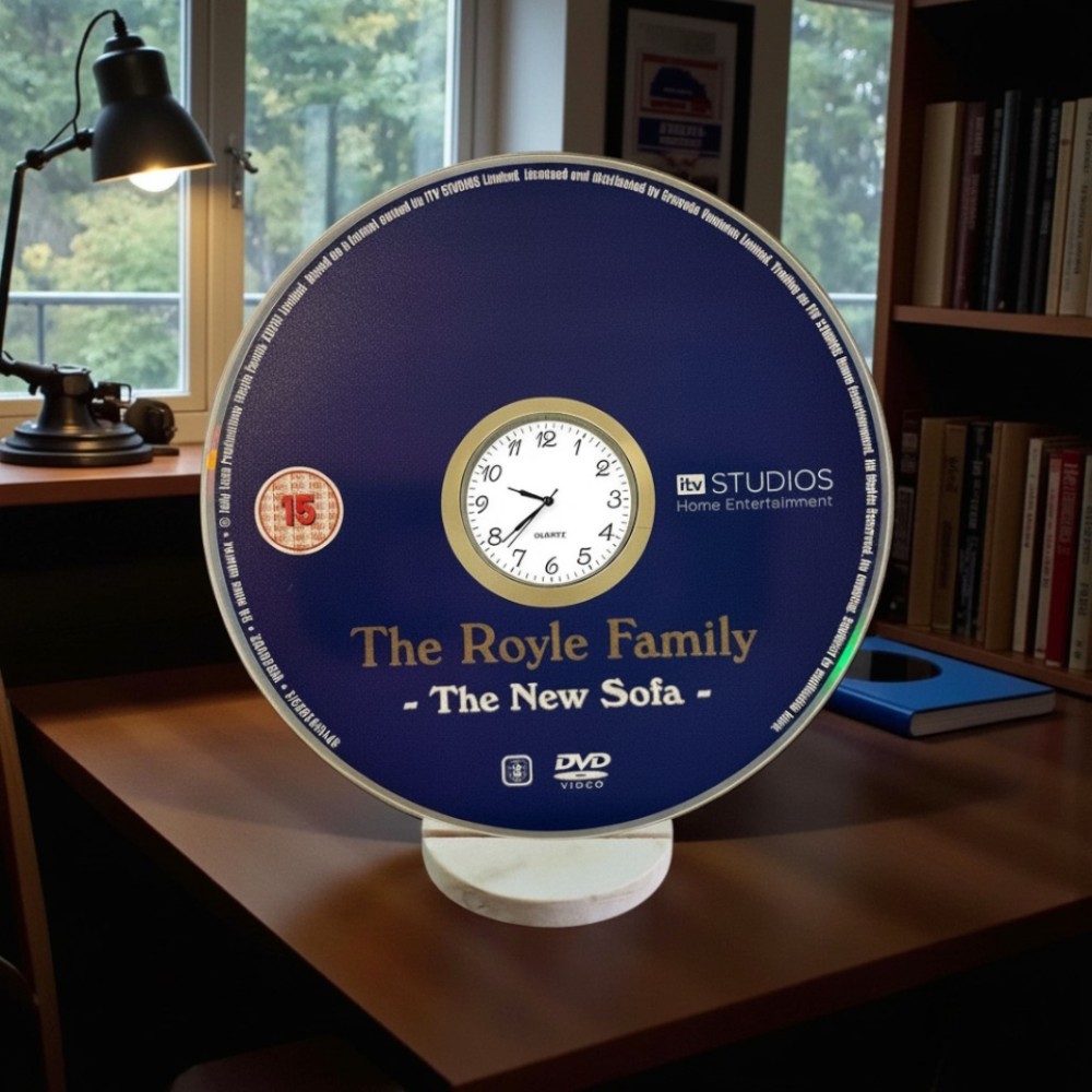 The Royle Family Novelty Desktop DVD Clock With Fixed Gold Insert - Image 3