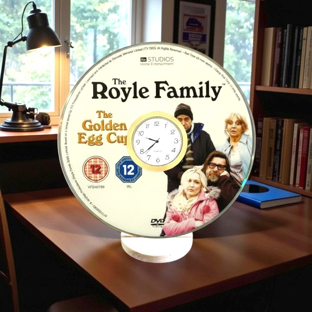 The Royle Family Novelty Desktop DVD Clock With Fixed Gold Insert - Image 4