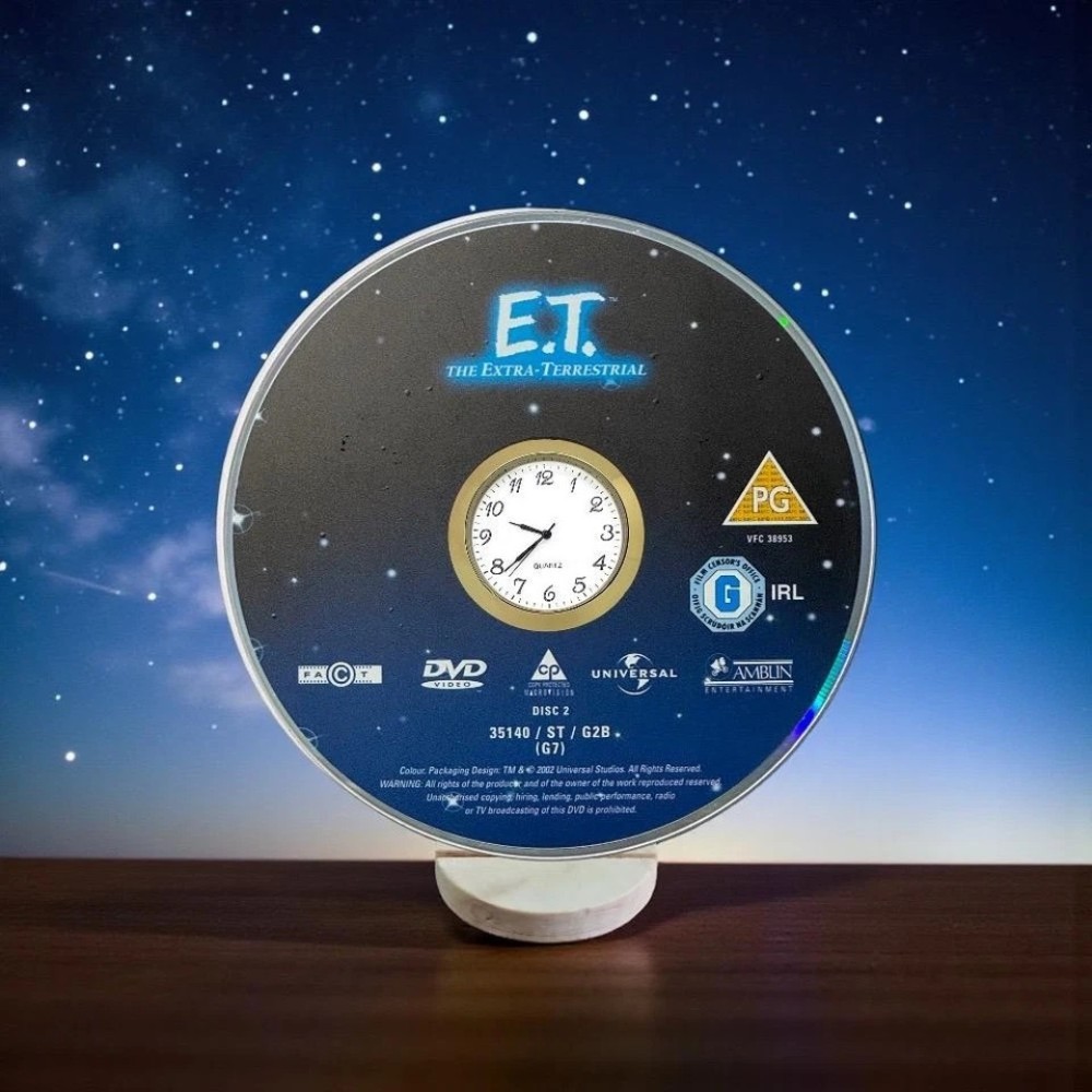 E.T. The Extra-Terrestrial Novelty Desktop DVD Clock With Fixed Gold Insert - Image 2