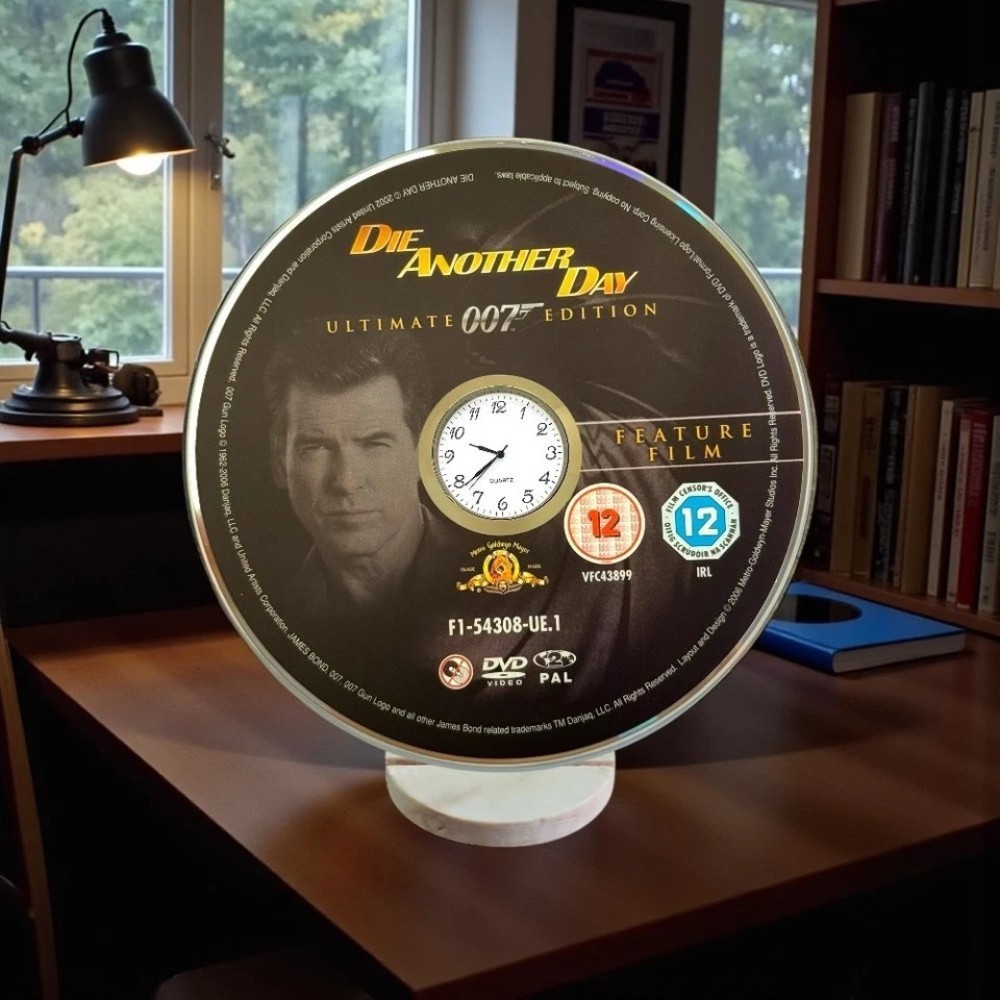 James Bond 007 Novelty Desktop DVD Clock With Fixed Gold Insert - Image 8