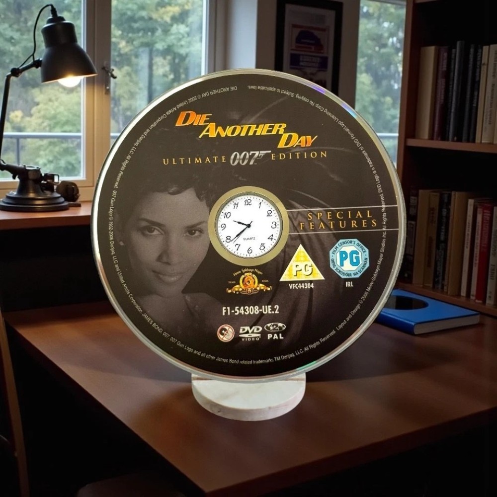 James Bond 007 Novelty Desktop DVD Clock With Fixed Gold Insert - Image 9