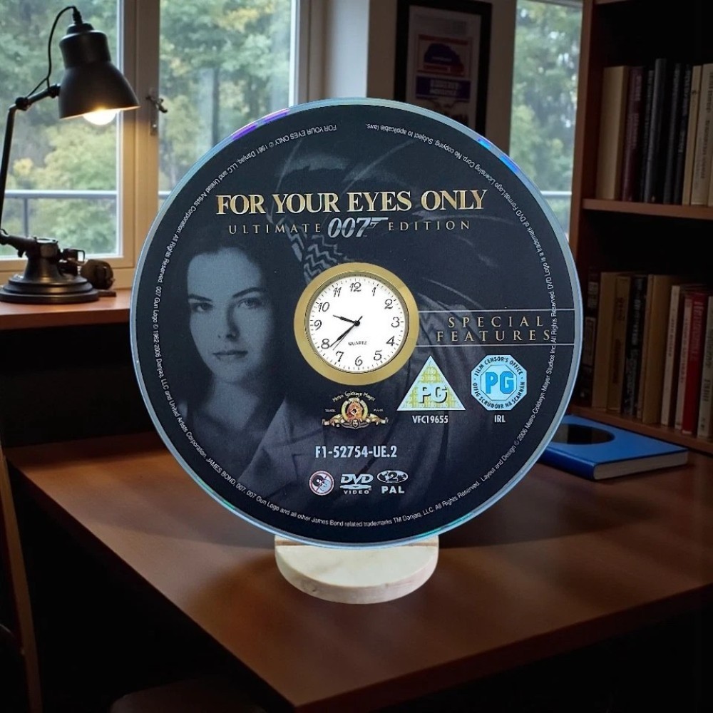 James Bond 007 Novelty Desktop DVD Clock With Fixed Gold Insert - Image 13