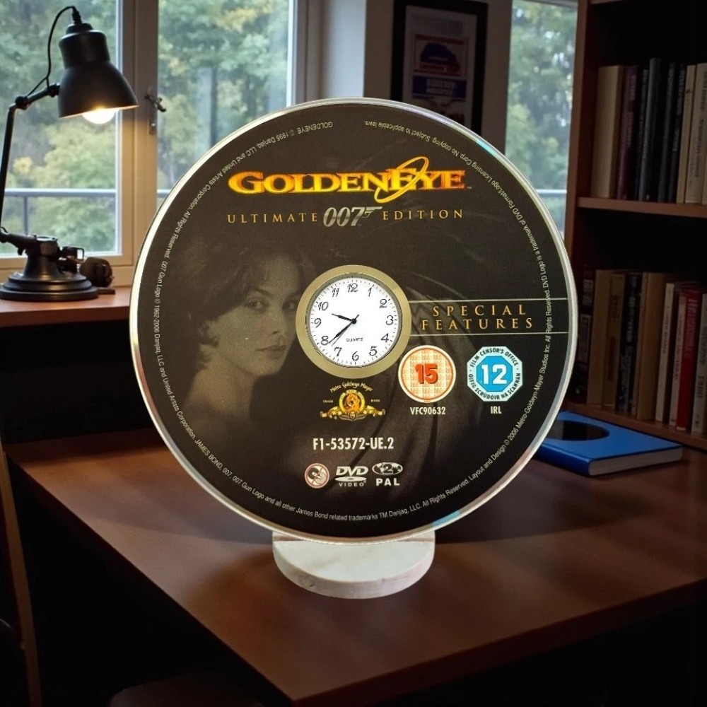 James Bond 007 Novelty Desktop DVD Clock With Fixed Gold Insert - Image 17