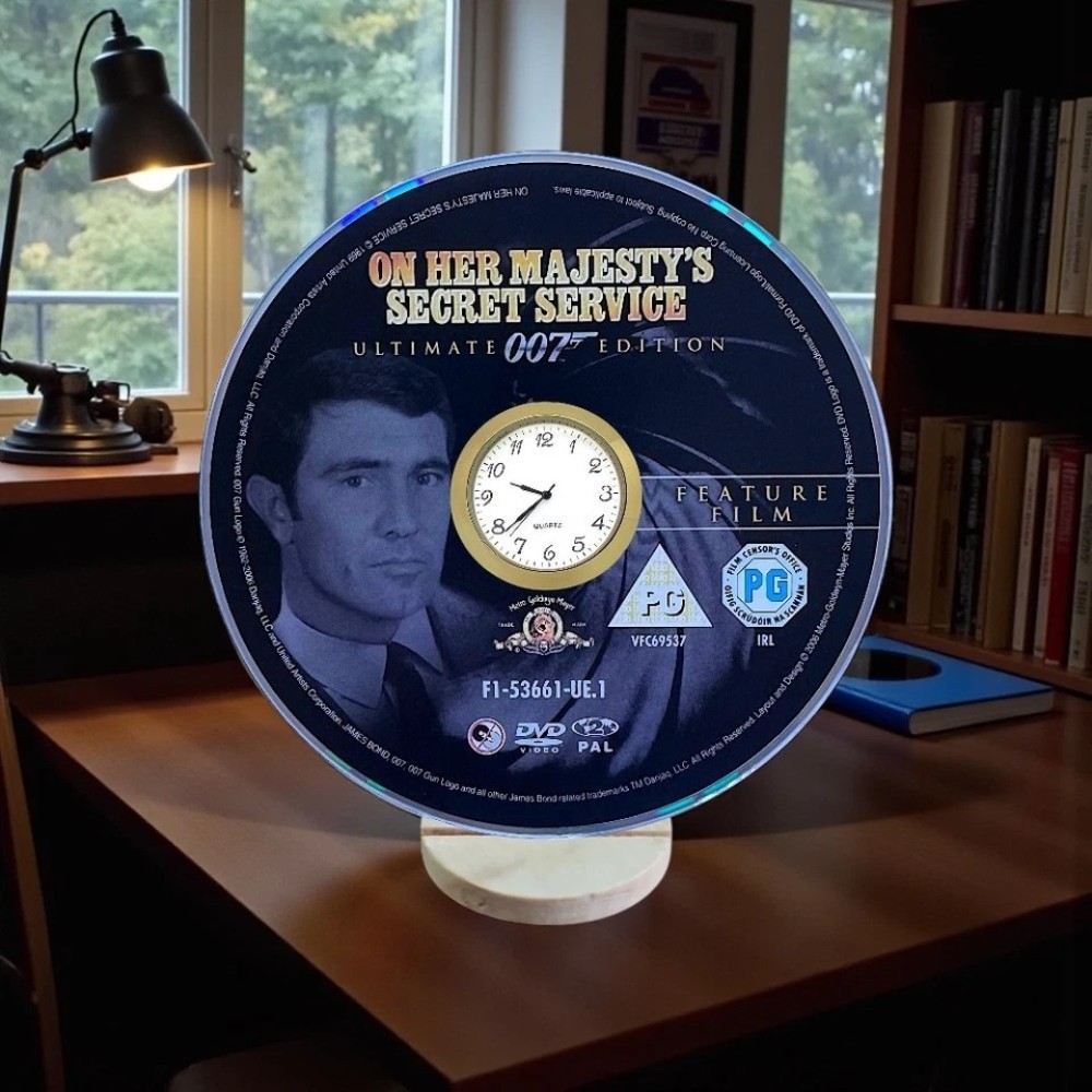 James Bond 007 Novelty Desktop DVD Clock With Fixed Gold Insert - Image 28
