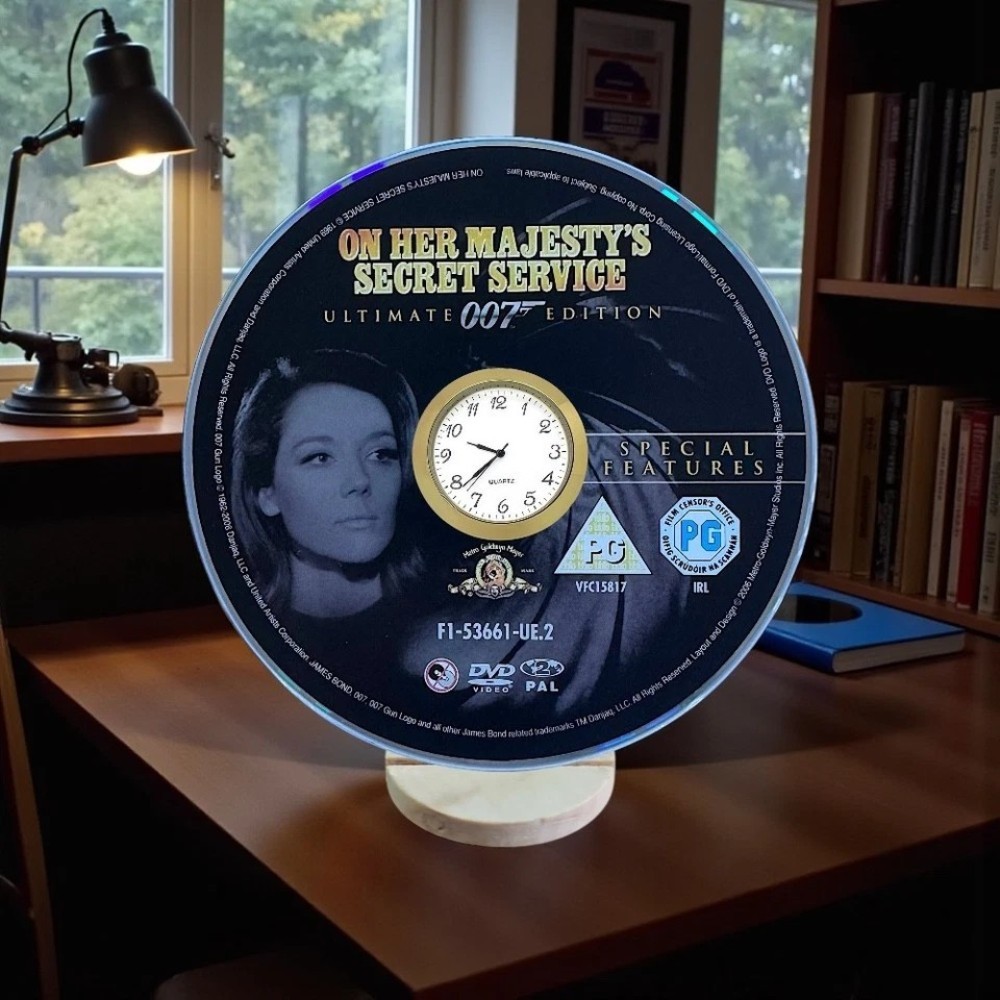 James Bond 007 Novelty Desktop DVD Clock With Fixed Gold Insert - Image 29