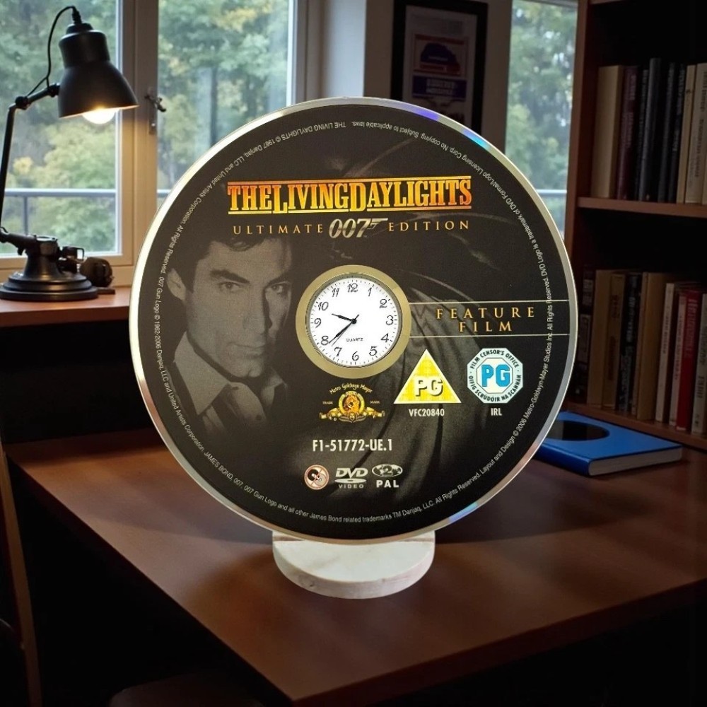 James Bond 007 Novelty Desktop DVD Clock With Fixed Gold Insert - Image 34