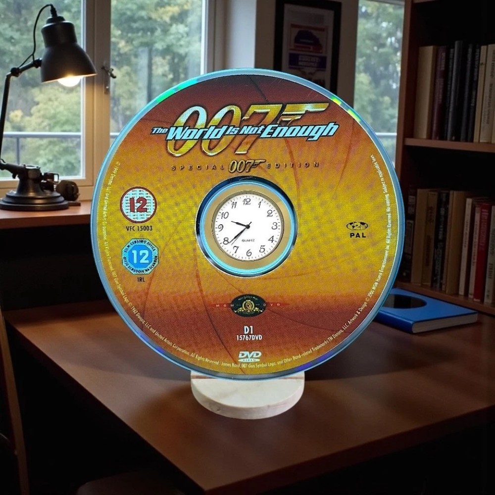 James Bond 007 Novelty Desktop DVD Clock With Fixed Gold Insert - Image 40