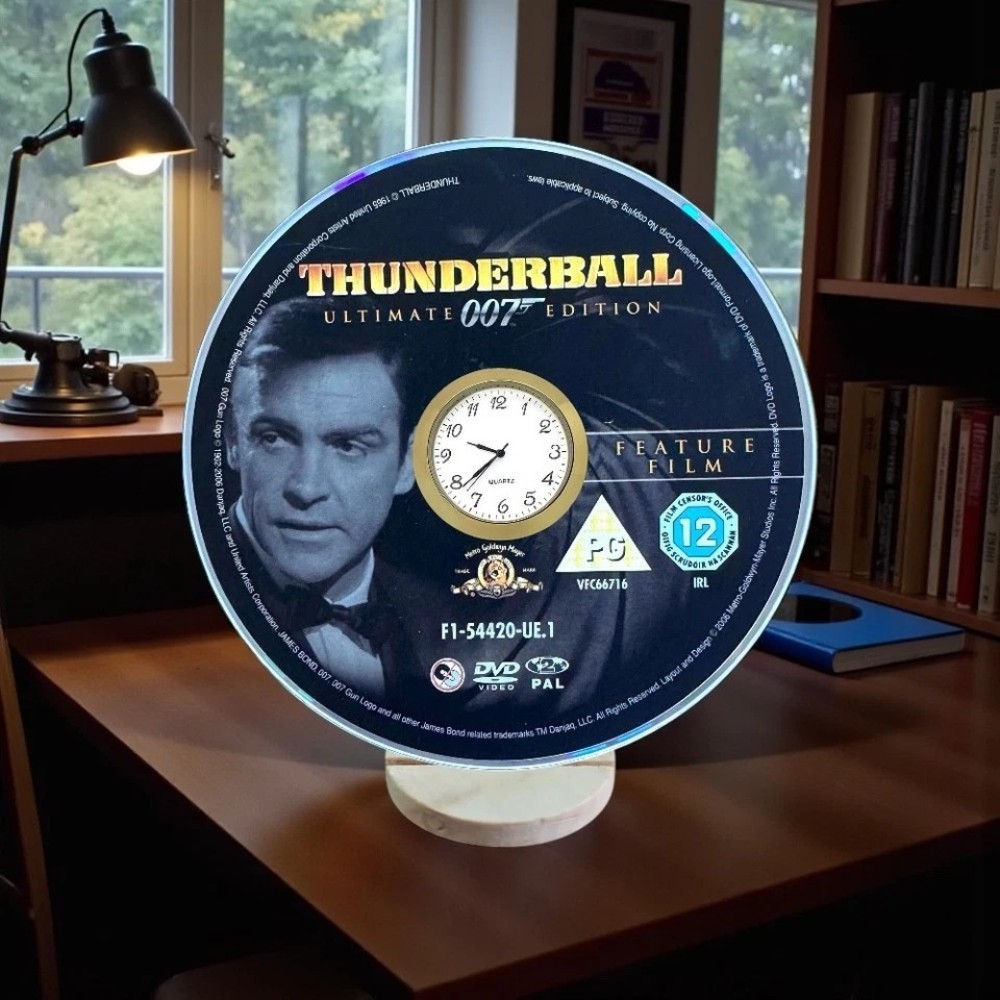James Bond 007 Novelty Desktop DVD Clock With Fixed Gold Insert - Image 43