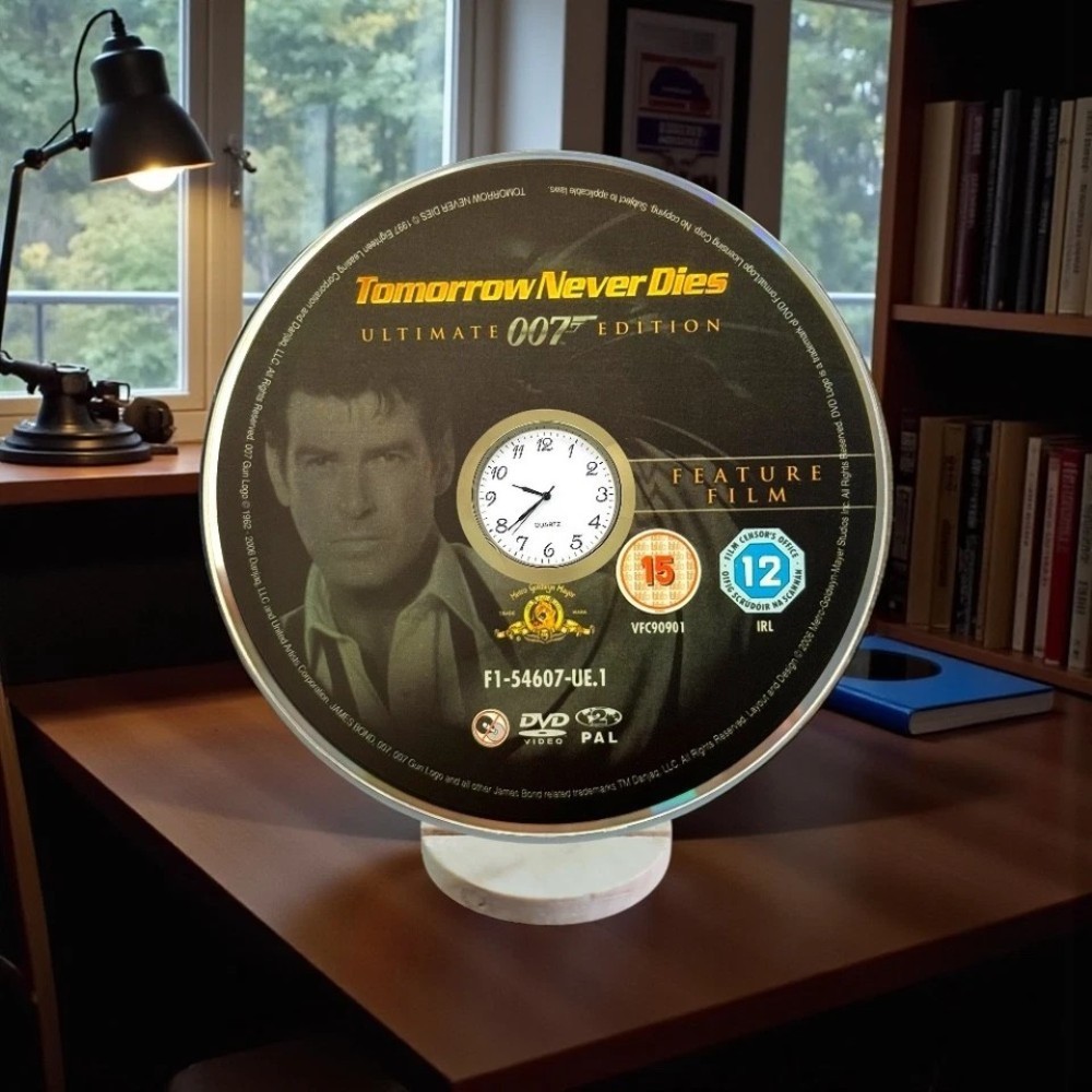 James Bond 007 Novelty Desktop DVD Clock With Fixed Gold Insert - Image 45