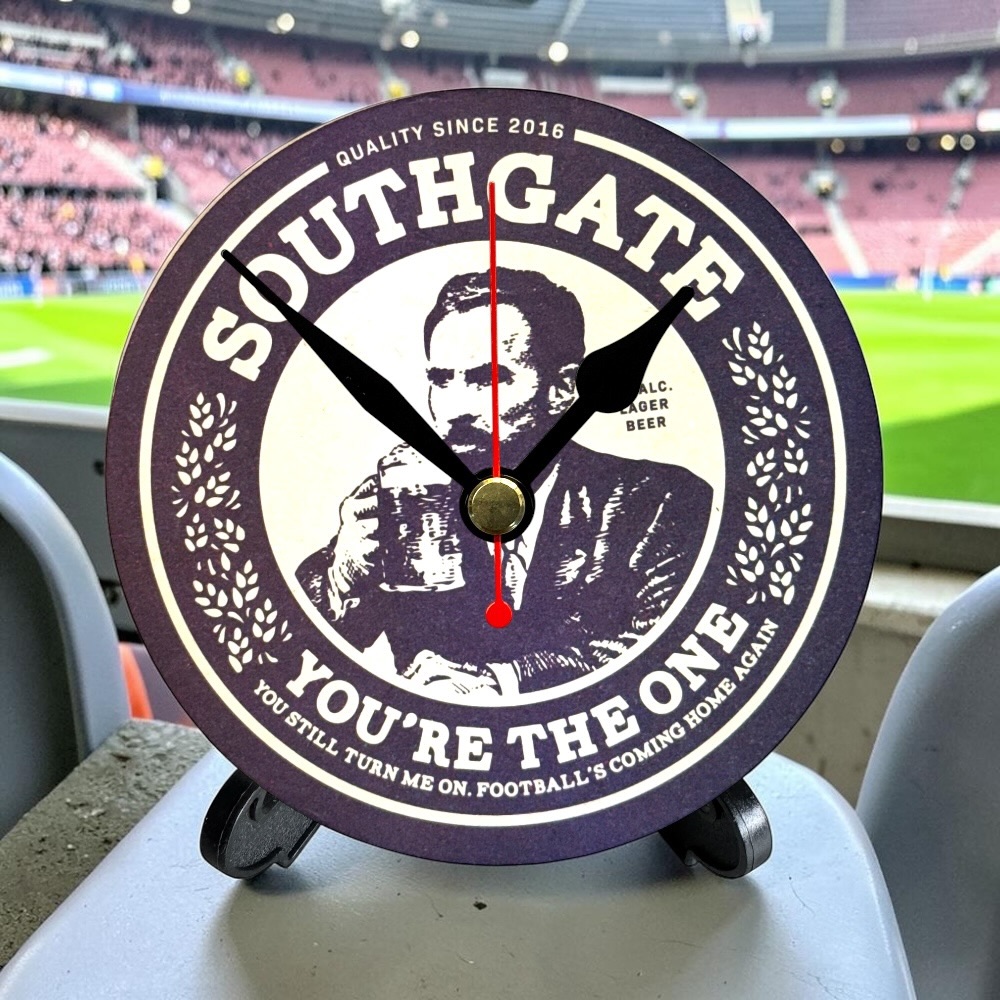England Novelty Upcycled Beer Mat Clocks With Display Stand – Sothgate