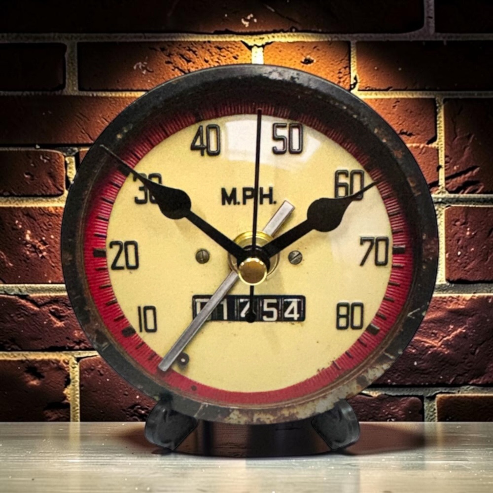 Retro Car Speedometer 90mm Wooden Desk Clock – Open-Face Vintage Dashboard Table Clock with Stand Design 4